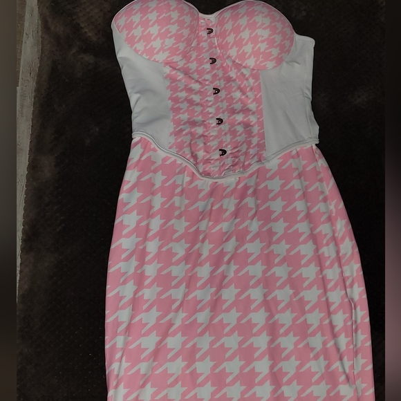 Dress - Picture 3 of 3